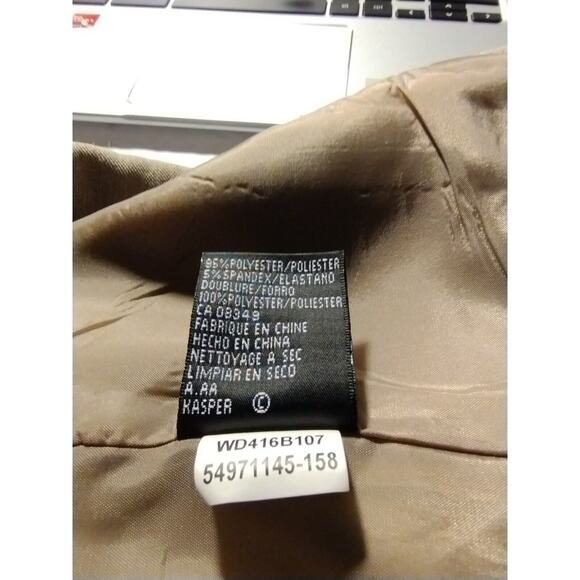 Kasper Woman's Brown Suit Jacket ONLY Size 8 Shoulder Pads Lined Classic Simple - Picture 10 of 10